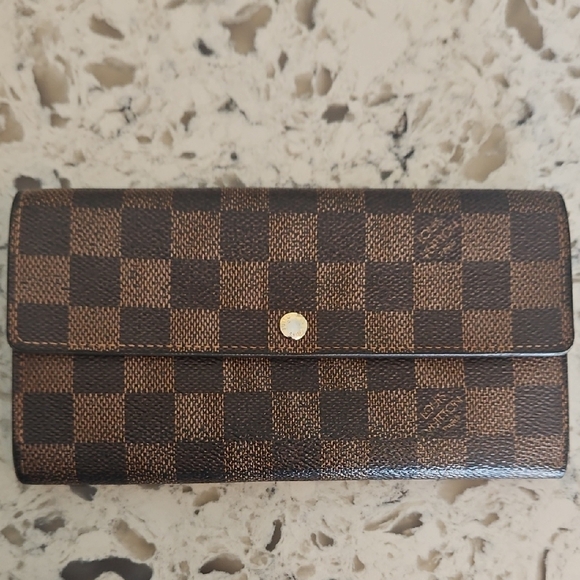 Louis Vuitton Damier Sarah Long Wallet - Picture 1 of 17